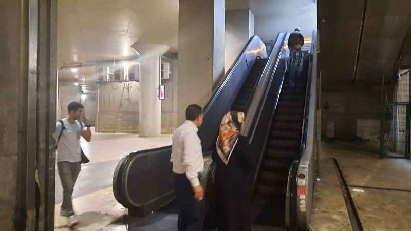 Taksim'de vatandaşın yürüyen merdiven çilesi